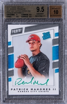 2017 Panini Instant NFL Rookie Premiere Next Day Autographs Green Ink Patrick Mahomes II Signed Rookie Card (#4/5) - BGS GEM MINT 9.5/BGS 10